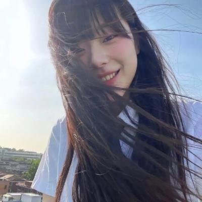 荒岛美女海报